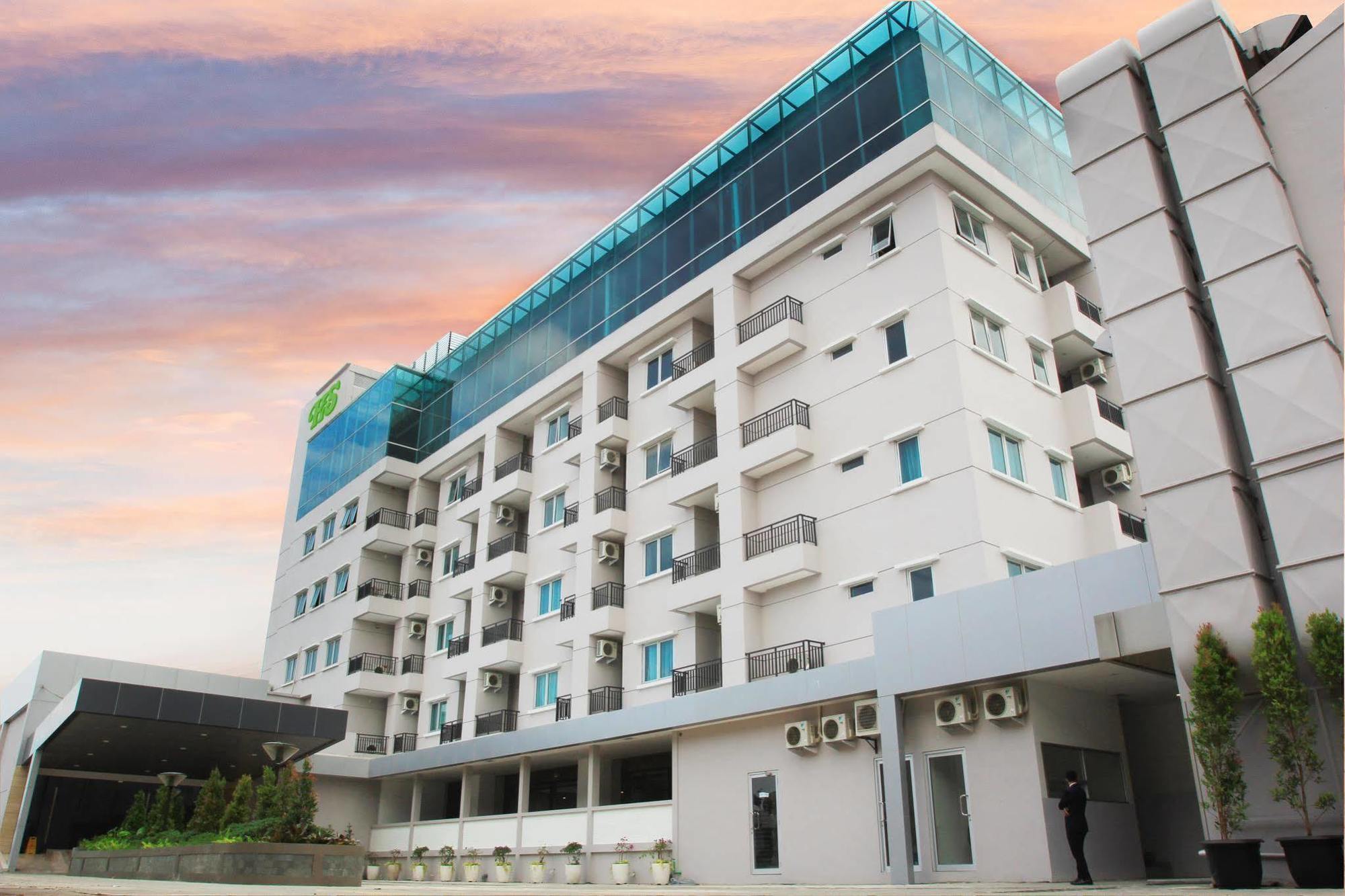 Hotel Santika Mega City Bekasi Exterior foto